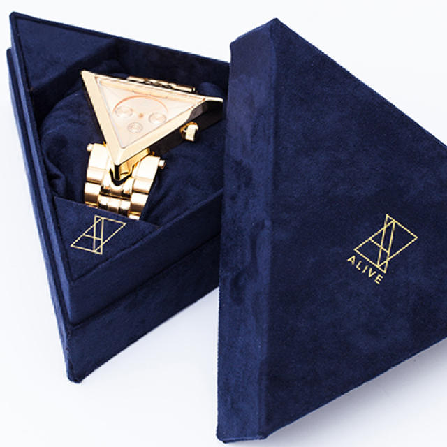 Alive Athletics A-FRAME METAL All Goldの通販 by ばこ Alive athletics クラッチバッグ