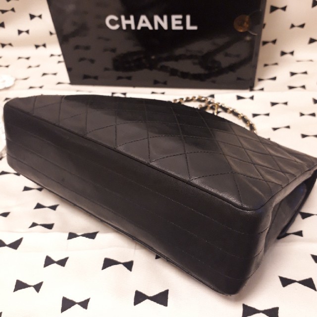 CHANEL(シャネル)のCHANEL【正規品】美品　マトラッセ　ショルダーバッグ レディースのバッグ(ショルダーバッグ)の商品写真