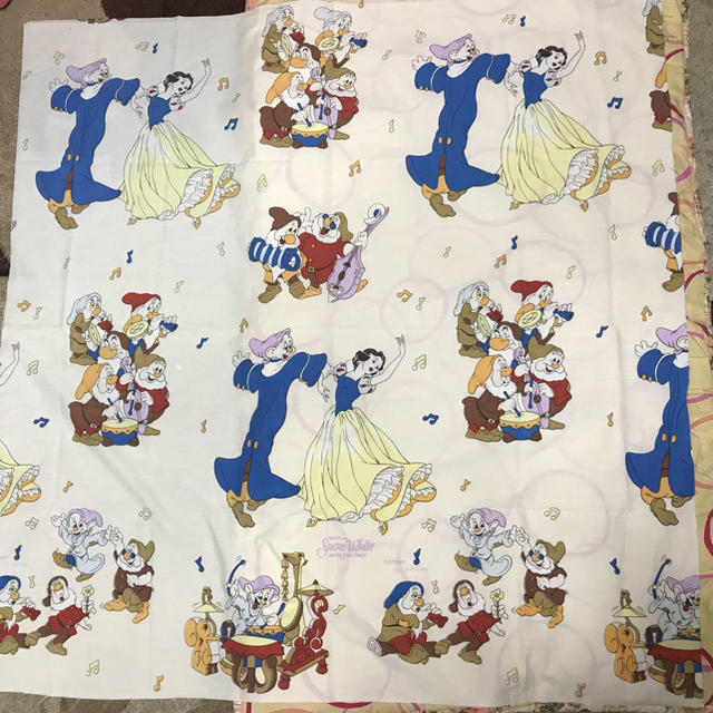 Disney(ディズニー)のビンテージシーツ  白雪姫  ハンドメイドの素材/材料(生地/糸)の商品写真
