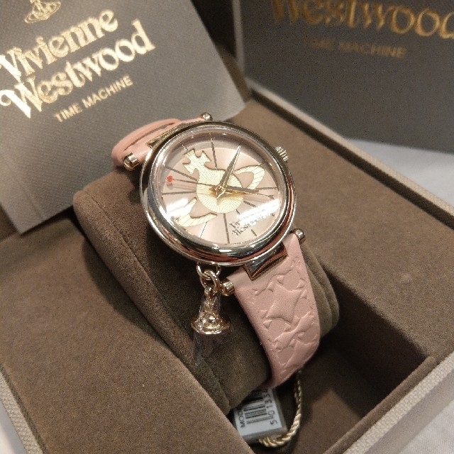 Vivienne Westwood(ヴィヴィアンウエストウッド)の【未使用】ヴィヴィアンウエストウッド　レディース時計　ピンク レディースのファッション小物(腕時計)の商品写真