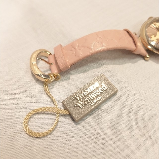 Vivienne Westwood(ヴィヴィアンウエストウッド)の【未使用】ヴィヴィアンウエストウッド　レディース時計　ピンク レディースのファッション小物(腕時計)の商品写真