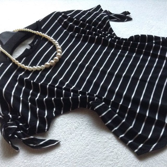 ViS(ヴィス)のViS ビス 袖リボン付プルオーバー ブラック系 レディースのトップス(カットソー(半袖/袖なし))の商品写真