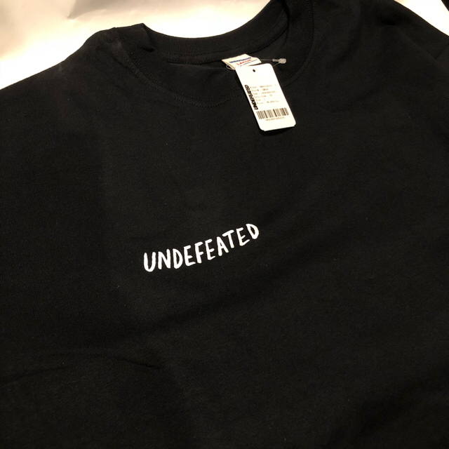 UNDEFEATED(アンディフィーテッド)のUNDEFEATED TRUNK DOGS S/S TEE メンズのトップス(Tシャツ/カットソー(半袖/袖なし))の商品写真