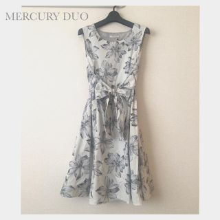 マーキュリーデュオ(MERCURYDUO)の新品タグ付 MERCURY DUO 花柄ワンピース(ひざ丈ワンピース)