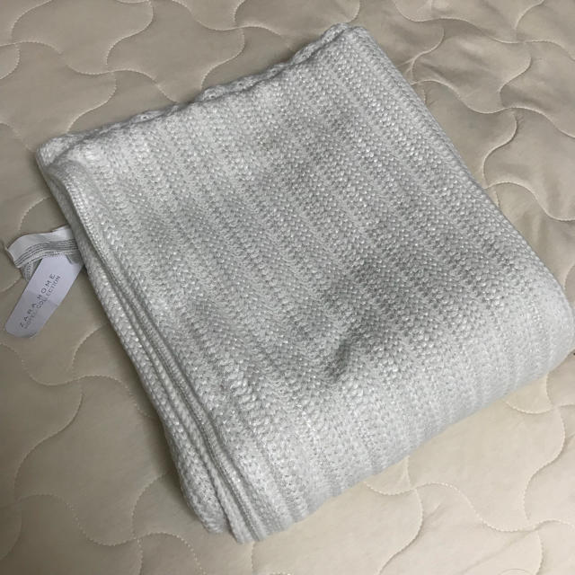 ZARA HOME(ザラホーム)のZARAHOME♡大きめラメ入り ブランケット インテリア/住まい/日用品の寝具(毛布)の商品写真