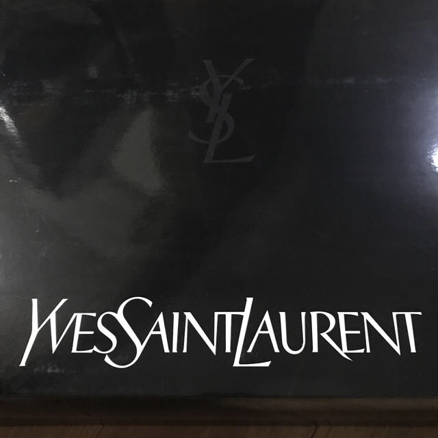 Yves Saint Laurent Beaute(イヴサンローランボーテ)のジャッキー様専用 イヴ・サンローラン 毛布 2枚セット インテリア/住まい/日用品の寝具(毛布)の商品写真