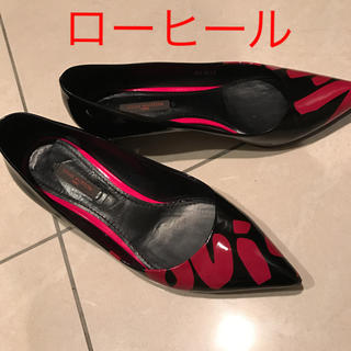 ルイヴィトン(LOUIS VUITTON)のルイヴィトン 靴 ローヒール パンプス 黒 赤(ハイヒール/パンプス)
