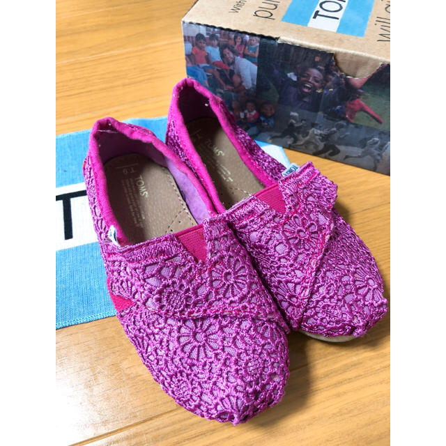 TOMS(トムズ)の【TOMS kids】 16㎝ Classic Fuchsia Crochet キッズ/ベビー/マタニティのキッズ靴/シューズ(15cm~)(スニーカー)の商品写真