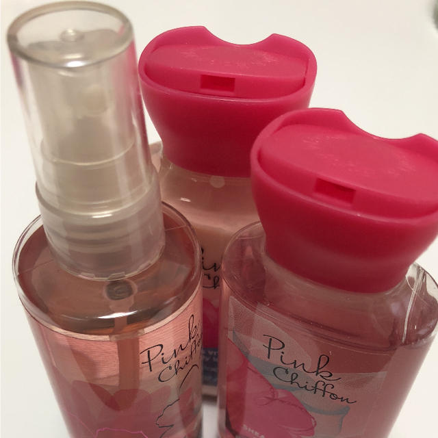 Bath & Body Works(バスアンドボディーワークス)のBath&BodyWorks  ミスト ローション シャワージェル コスメ/美容の香水(香水(女性用))の商品写真