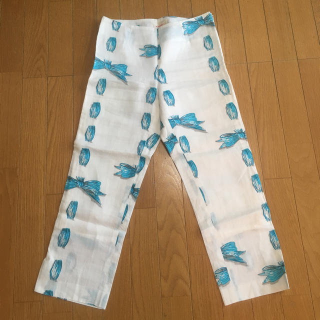 H.P.FRANCE(アッシュペーフランス)のレプリカブラック マトリョーシカ リボン柄パンツ レディースのパンツ(カジュアルパンツ)の商品写真