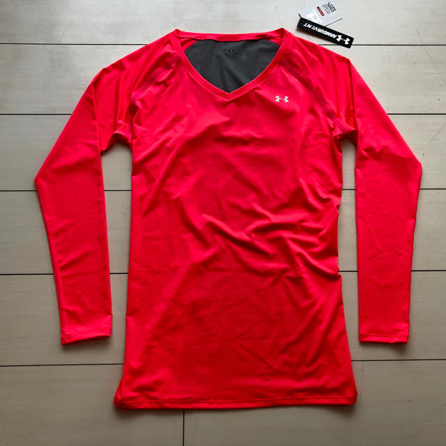 UNDER ARMOUR(アンダーアーマー)の￥5,940アンダーアーマーHG☆Ladies'コンプレUV Ｖネック【XXL】 レディースのトップス(その他)の商品写真