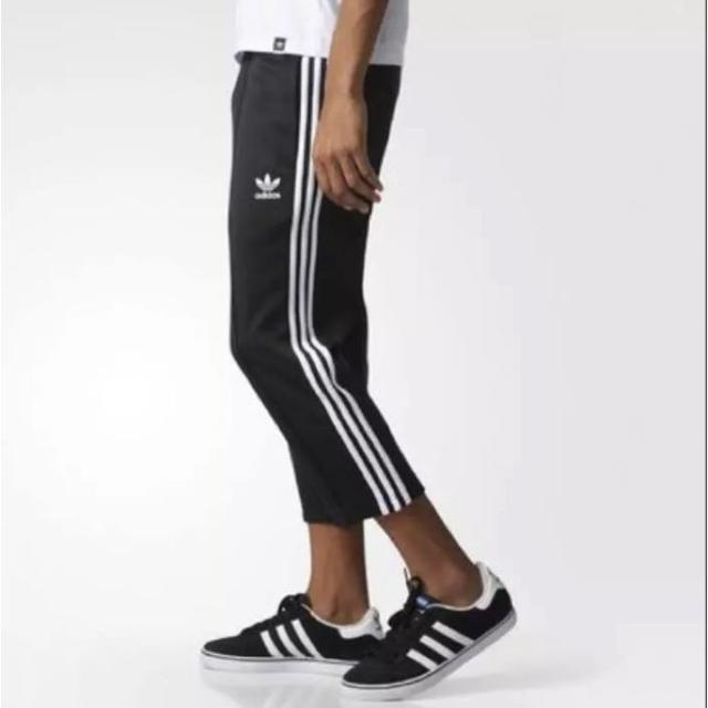 adidas(アディダス)の【新品】 トラックパンツ アディダスオリジナルス メンズのパンツ(ワークパンツ/カーゴパンツ)の商品写真