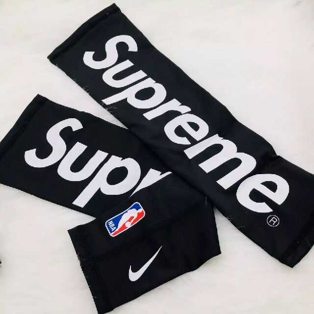 Supreme(シュプリーム)のsupreme メンズのトップス(Tシャツ/カットソー(半袖/袖なし))の商品写真