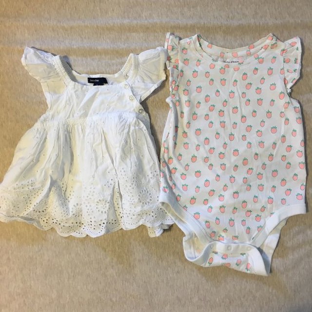 babyGAP(ベビーギャップ)の【最終sale!】GAP☆ 2枚セット キッズ/ベビー/マタニティのベビー服(~85cm)(ワンピース)の商品写真