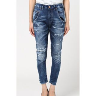 ディーゼル(DIESEL)のJOGGデニムダメージFAYZA685Iボーイフレンド(デニム/ジーンズ)