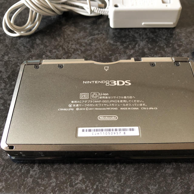 任天堂(ニンテンドウ)の３ＤＳ  エンタメ/ホビーのゲームソフト/ゲーム機本体(携帯用ゲーム機本体)の商品写真