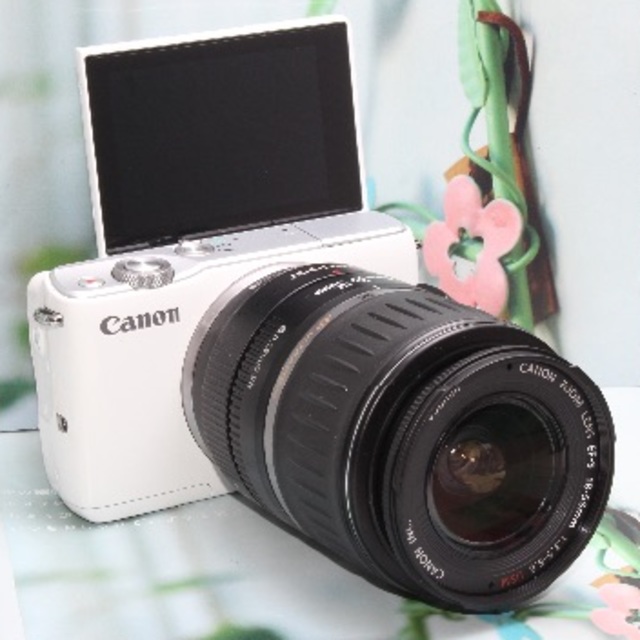 ❤️Wi-Fi&自撮り自由自在❤️人気のホワイト Canon EOS M10❤️