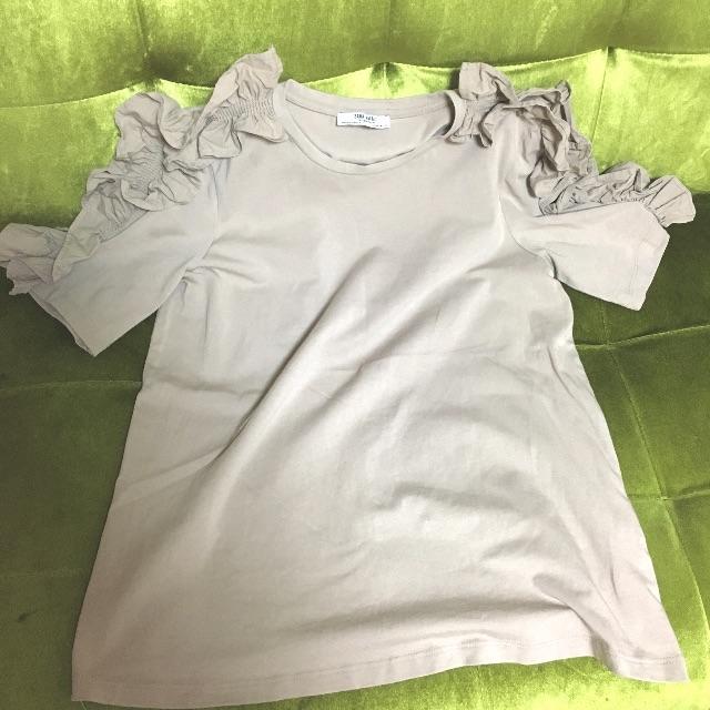 ZARA(ザラ)の【未使用】ZARA フリルトップス Tシャツ カットソー レディースのトップス(Tシャツ(半袖/袖なし))の商品写真