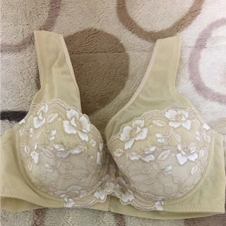 セシール(cecile)の新品背中すっきりブラ(ブラ)