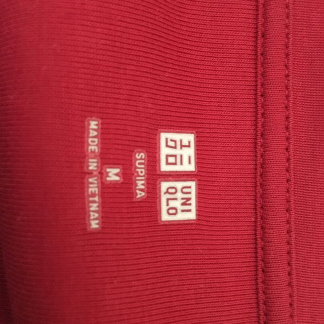 UNIQLO(ユニクロ)の格安！【2枚セット】UNIQLO Tシャツ M スーピマコットン 赤 ベージュ レディースのトップス(Tシャツ(半袖/袖なし))の商品写真