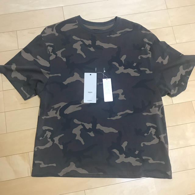 adidas(アディダス)のyeezy camo tee Mサイズ美品 メンズのトップス(Tシャツ/カットソー(半袖/袖なし))の商品写真