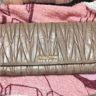 ミュウミュウ(miumiu)のミュウミュウ長財布(長財布)