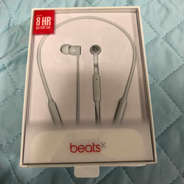 Beats by Dr Dre(ビーツバイドクタードレ)のbeatsX  シルバー スマホ/家電/カメラのオーディオ機器(ヘッドフォン/イヤフォン)の商品写真