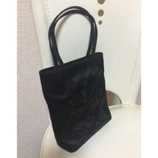 アニヤハインドマーチ(ANYA HINDMARCH)のANYA HINDMARCH 黒サテンミニバッグ(ハンドバッグ)