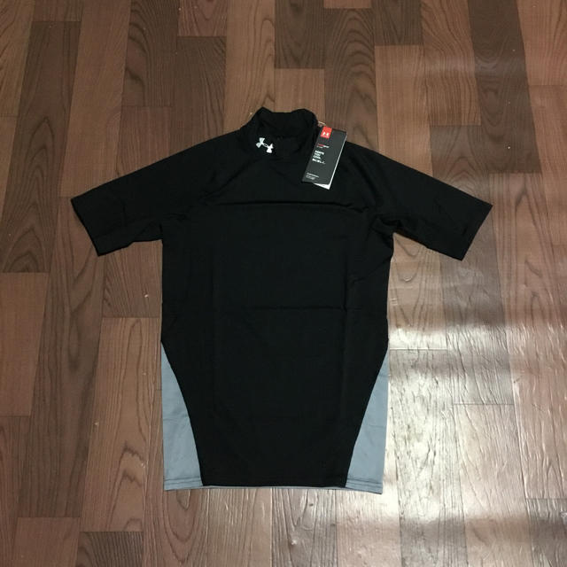 UNDER ARMOUR(アンダーアーマー)のアンダーアーマー MD ブラック アンダーシャツ Tシャツ 1295659 半袖 スポーツ/アウトドアのサッカー/フットサル(ウェア)の商品写真