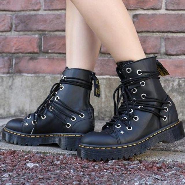 【激レア】Dr.Martens DARIA UK5 黒 厚底 32ホール