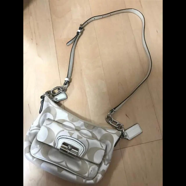 COACH(コーチ)のCOACH、コーチ、斜めがけバック、美品✨ レディースのバッグ(ショルダーバッグ)の商品写真