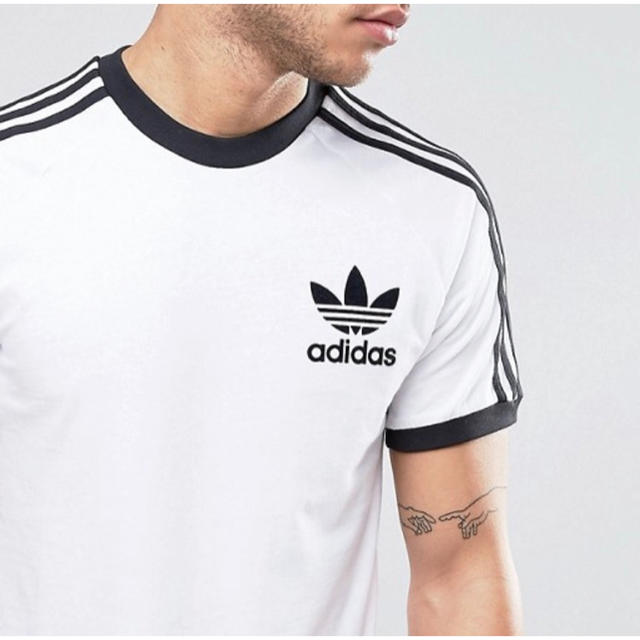 adidas(アディダス)の新品 ホワイト Lサイズ adidas★ カリフォルニアTシャツ ユニセックス メンズのトップス(Tシャツ/カットソー(半袖/袖なし))の商品写真