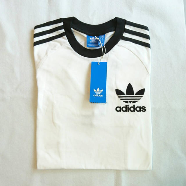 adidas(アディダス)の新品 ホワイト Lサイズ adidas★ カリフォルニアTシャツ ユニセックス メンズのトップス(Tシャツ/カットソー(半袖/袖なし))の商品写真