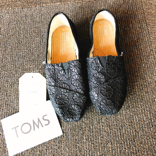 TOMS(トムズ)のTOMS 22cm 新品未使用 スリッポン レディースの靴/シューズ(スリッポン/モカシン)の商品写真