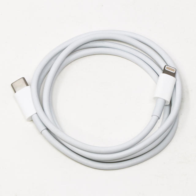 Apple(アップル)の美品 Apple純正 USB-C to Lightningケーブル 1m スマホ/家電/カメラのスマホアクセサリー(その他)の商品写真