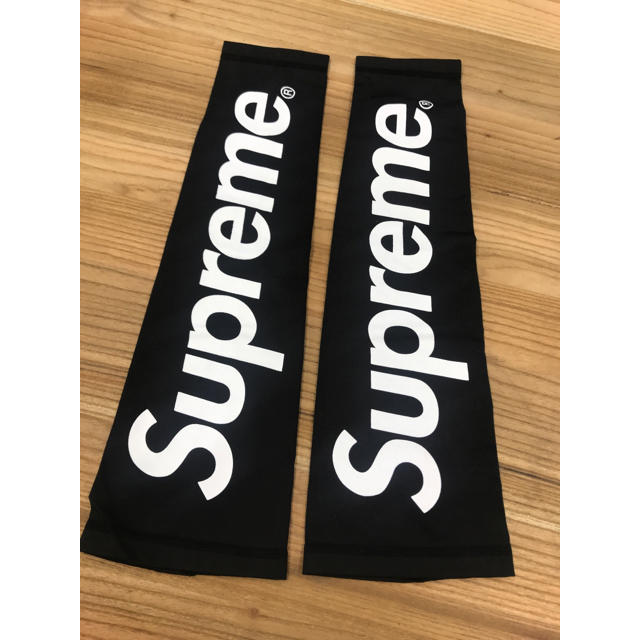 Supreme(シュプリーム)のSupreme NIKE  SLEEVES シュプリーム スリーブ 黒 L/XL スポーツ/アウトドアのスポーツ/アウトドア その他(バスケットボール)の商品写真