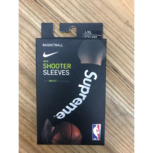 Supreme(シュプリーム)のSupreme NIKE  SLEEVES シュプリーム スリーブ 黒 L/XL スポーツ/アウトドアのスポーツ/アウトドア その他(バスケットボール)の商品写真