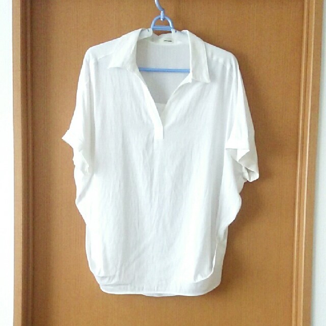 SHOO・LA・RUE(シューラルー)のホワイト半袖トップス レディースのトップス(カットソー(半袖/袖なし))の商品写真