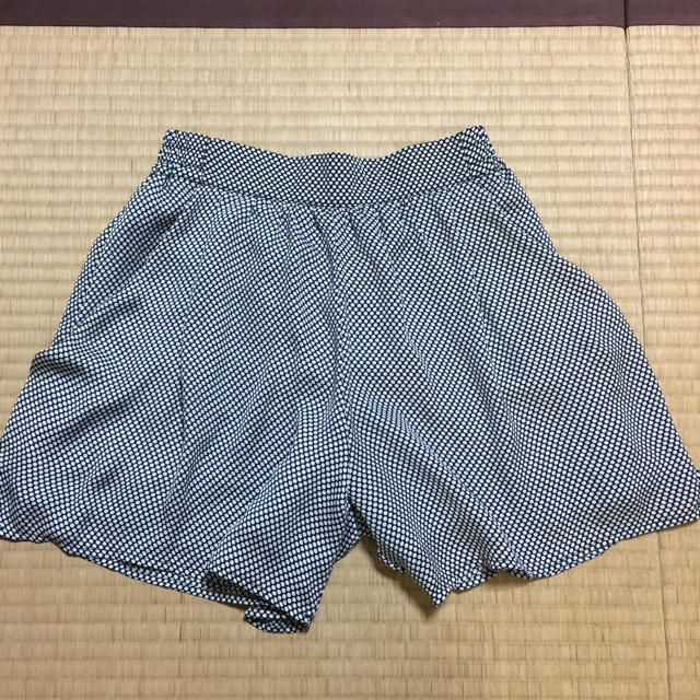 GU(ジーユー)の【値下げ❣️美品✨】ジーユー、ドット柄ショートパンツ レディースのパンツ(ショートパンツ)の商品写真