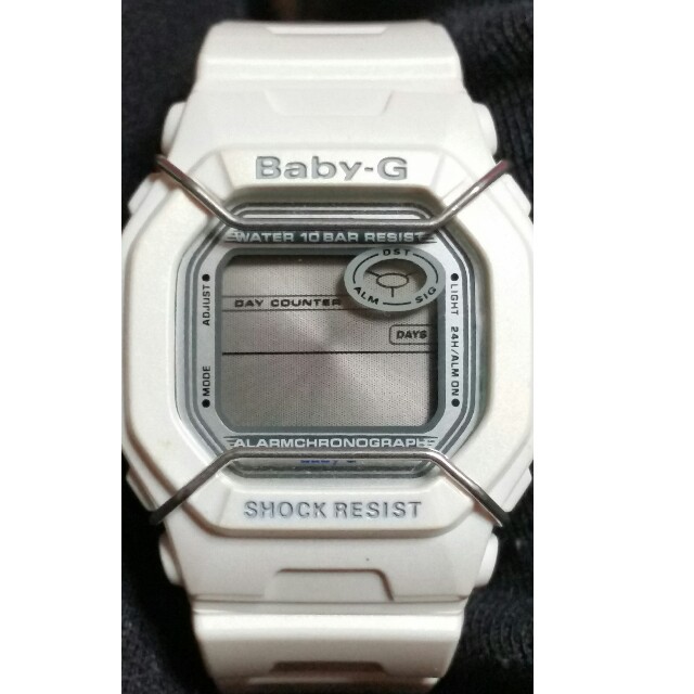 Baby-G(ベビージー)のG-shockホワイトBabyGデジタル時計。 レディースのファッション小物(腕時計)の商品写真