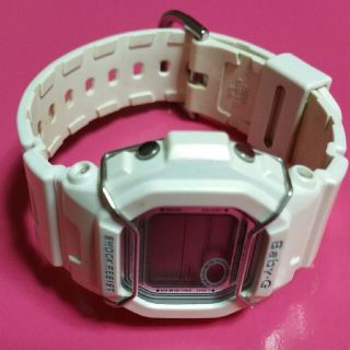 ベビージー(Baby-G)のG-shockホワイトBabyGデジタル時計。(腕時計)