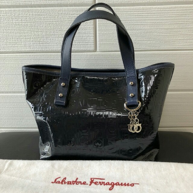 注意事項フェラガモ　Ferragamo　トートバッグ　エナメル　ガンチーニ