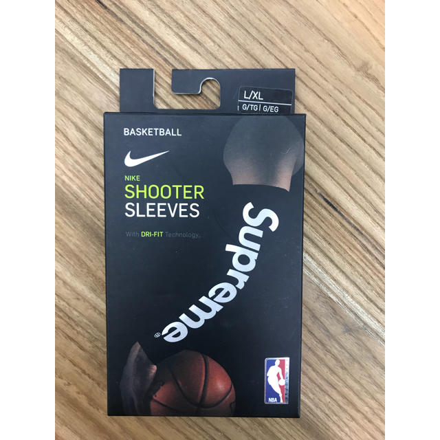 Supreme(シュプリーム)のSupreme NIKE SLEEVES シュプリームナイキスリーブ黒 L/XL スポーツ/アウトドアのスポーツ/アウトドア その他(バスケットボール)の商品写真