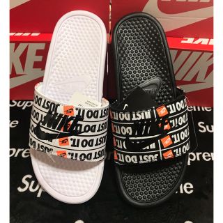 ナイキ(NIKE)のレア！NIKE 限定品 黒、白 独自オリジナル ミスマッチ ベナッシ 26cm(サンダル)