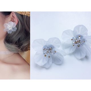 ディーホリック(dholic)の花びら お花 フラワー クリアピアス pierces 磨りガラス インポート(ピアス)