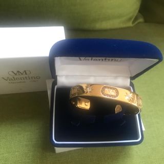 ヴァレンティノ(VALENTINO)のVALELTヴァレンチノラインストーンバングル未使用(ブレスレット/バングル)