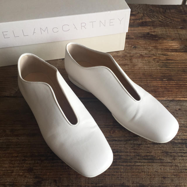 Stella McCartney(ステラマッカートニー)の定価¥76.000 ステラマッカートニー  美品 フラットシューズ  37 白 レディースの靴/シューズ(スリッポン/モカシン)の商品写真