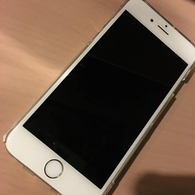 Apple(アップル)のiPhone 6 Silver 128 GB Softbank  スマホ/家電/カメラのスマートフォン/携帯電話(スマートフォン本体)の商品写真