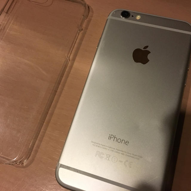 Apple(アップル)のiPhone 6 Silver 128 GB Softbank  スマホ/家電/カメラのスマートフォン/携帯電話(スマートフォン本体)の商品写真