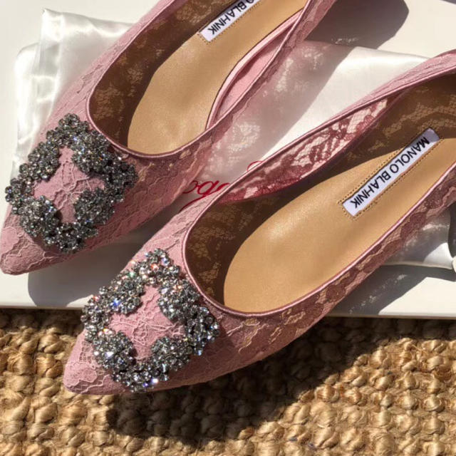 MANOLO BLAHNIK(マノロブラニク)のマノロブラニク レースハンギシ レディースの靴/シューズ(ハイヒール/パンプス)の商品写真